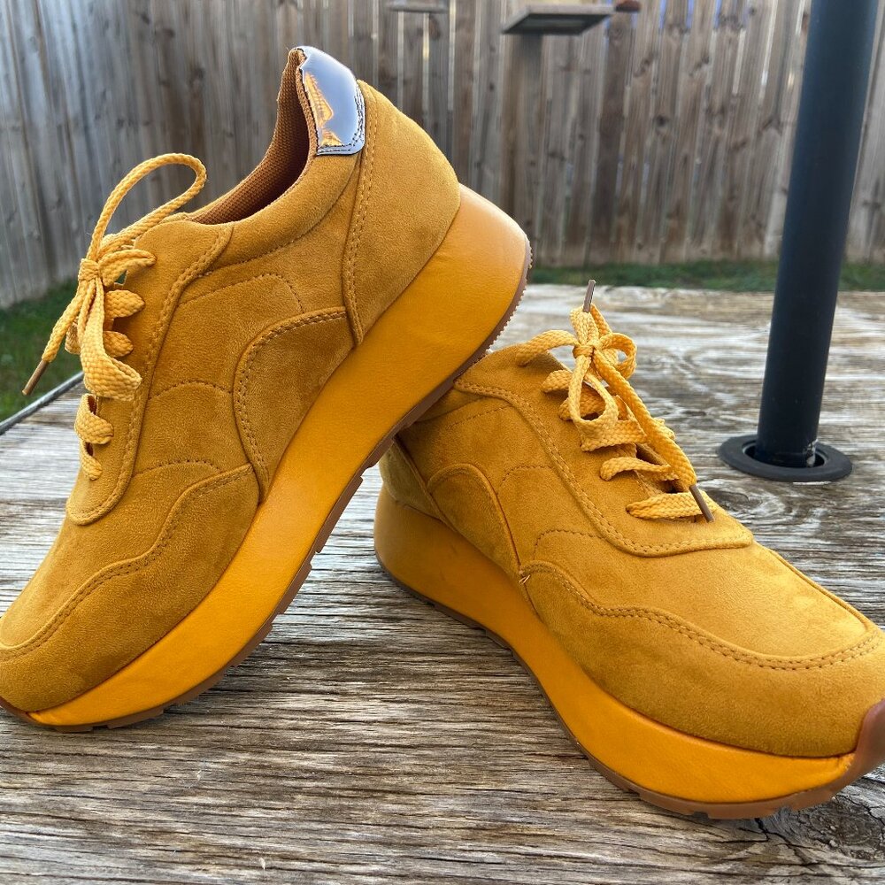 NWOT women’s fashio sneakers on platform. Mustard yellow color. US size 6.